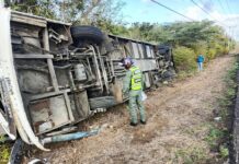 Vuelco en la Morón-Coro deja varios lesionados y daños materiales a la altura de Píritu