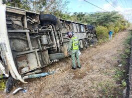 Vuelco en la Morón-Coro deja varios lesionados y daños materiales a la altura de Píritu