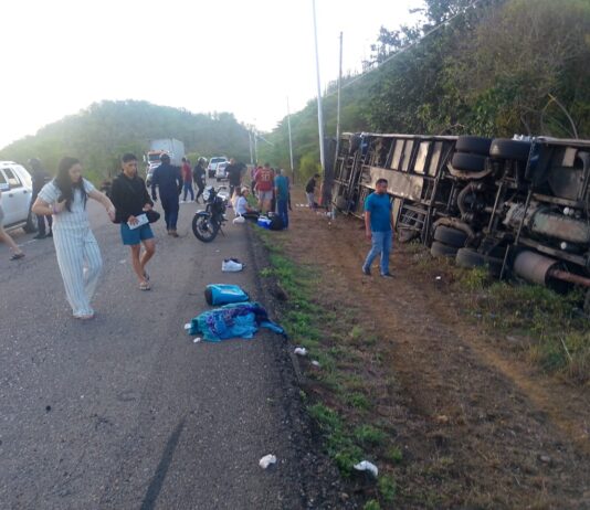 Vuelco de transporte público deja 17 personas lesionadas en la carretera Morón-Coro