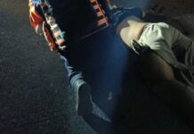 Colisión entre moto y vehículo en la avenida Ollarvides deja un joven lesionado