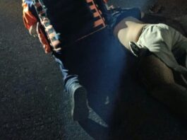 Colisión entre moto y vehículo en la avenida Ollarvides deja un joven lesionado