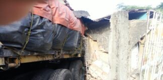 Vehículo impactó contra una vivienda tras colisionar con una gandola en la Morón-Coro