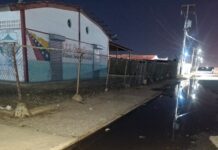 Colapso de aguas servidas en el sector Bicentenario de Punta Cardón amenaza la salud de estudiantes y vecinos