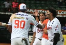 Caribes apaleó a los Tiburones