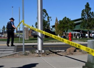 Tres niños y una maestra murieron en tiroteo en escuela de Oregon en Estados Unidos