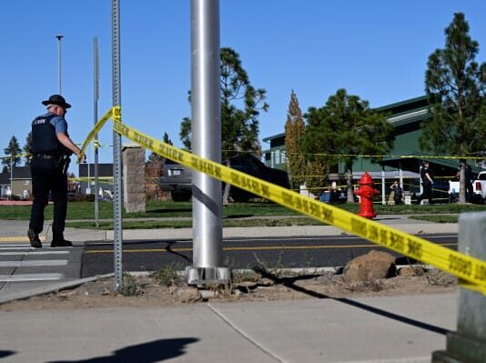 Tres niños y una maestra murieron en tiroteo en escuela de Oregon en Estados Unidos