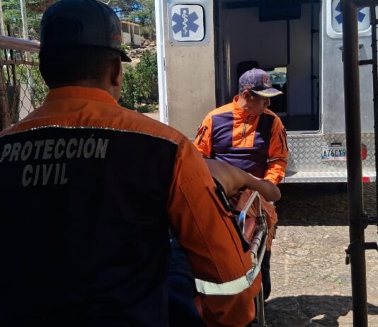Cuatro lesionados en vuelco de vehículos en La Sierra