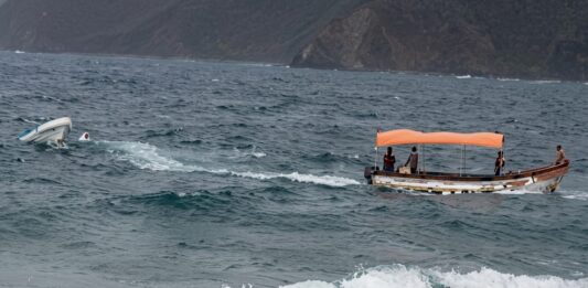 Cinco jovenes heridas tras colisión de embarcaciones en playa Gañango en Puerto Cabello