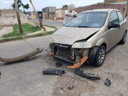 Tres lesionados, entre ellos un niño de dos años, tras colisión entre vehículo y moto en Caja de Agua