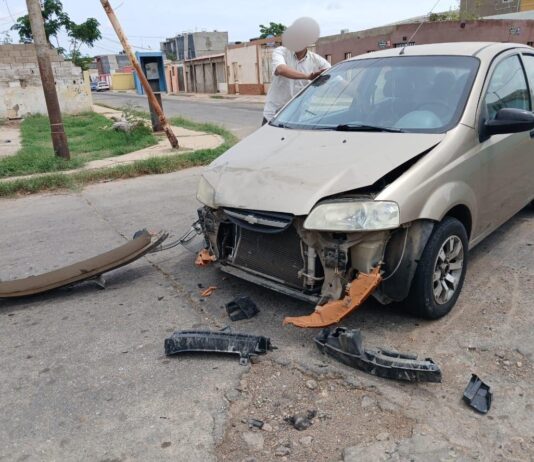 Tres lesionados, entre ellos un niño de dos años, tras colisión entre vehículo y moto en Caja de Agua