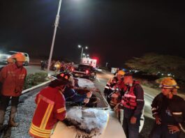 Extinguen incendio de vehículo en la avenida principal de Judibana