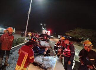 Extinguen incendio de vehículo en la avenida principal de Judibana