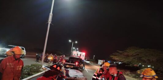 Extinguen incendio de vehículo en la avenida principal de Judibana