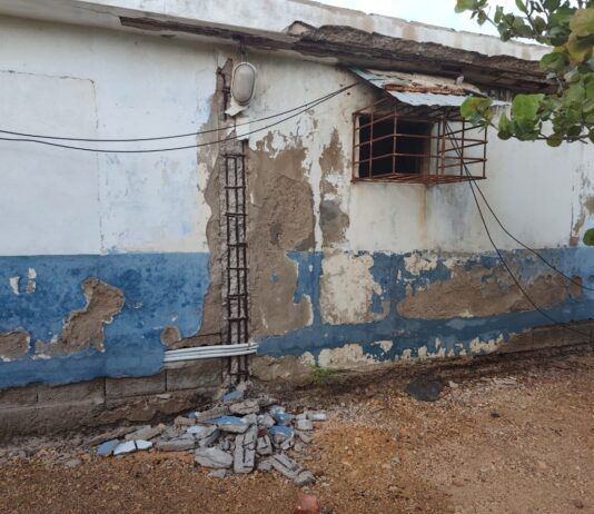 Fotos| Reportan deterioro de la E. P. Antonio Evaristo Arcaya de Punta Cardón