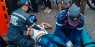 Colisión entre una buseta y una moto deja un joven herido en la Falcón-Zulia