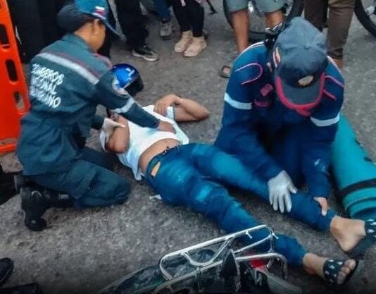 Colisión entre una buseta y una moto deja un joven herido en la Falcón-Zulia
