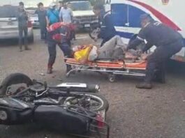 Video| Joven resultó herido tras colisión entre moto y camioneta en la avenida Rafael González de Punto Fijo
