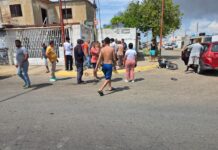 Motocicleta intentó adelantar un vehículo y desencadenó un accidente con saldo de tres lesionados