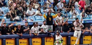 ¡Garra melenuda en Valencia! Caracas embosca al Magallanes en el décimo y barre la serie