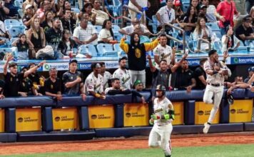 ¡Garra melenuda en Valencia! Caracas embosca al Magallanes en el décimo y barre la serie