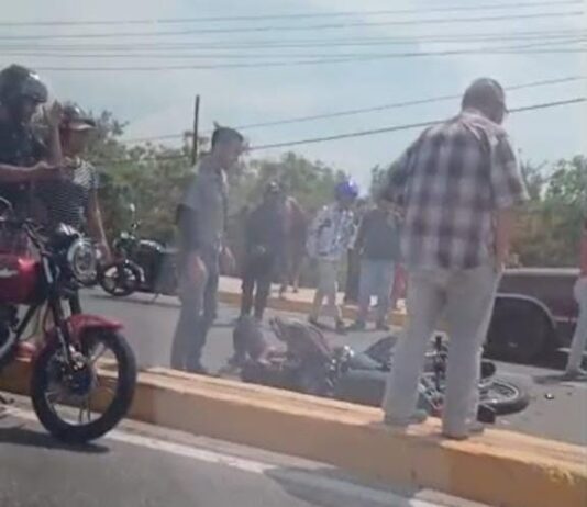 Vídeo| Motorizado desliza en Punto Fijo tras maniobra para esquivar un vehículo
