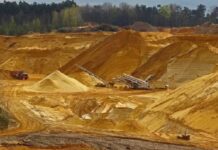 Llegan 41 máquinas pesadas para incrementar la producción de oro en Venezuela