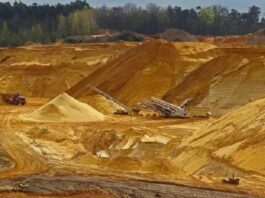 Llegan 41 máquinas pesadas para incrementar la producción de oro en Venezuela