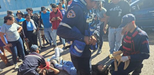 Vídeo| Choque entre carro y moto deja dos lesionados en la avenida Rafael González de Carirubana