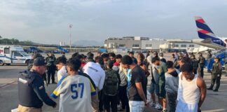Autoridades colombianas deportan más de 90 venezolanos desde Medellín