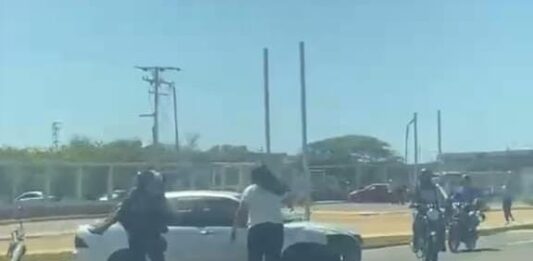 Vídeo| Motorizado resulta lesionado tras colisión en la avenida Rafael González