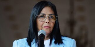 Delcy dice que «no hay un solo barril de petróleo que salga del país sin que se pague»